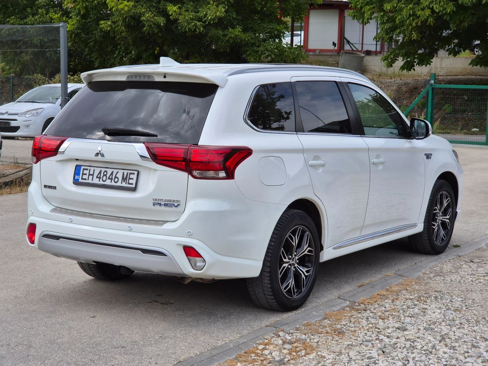 Mitsubishi Outlander 2.4PHEV Diamond+ /Facelift/93000км/S-AWC/360 /LED, снимка 7 - Автомобили и джипове - 56265073