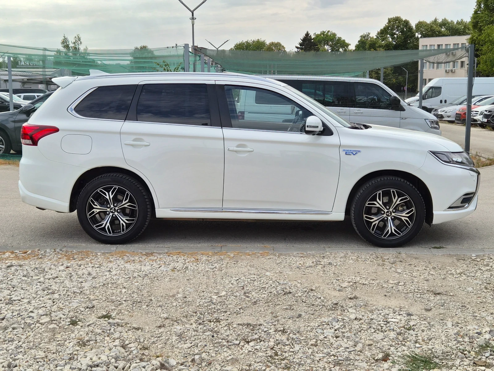 Mitsubishi Outlander 2.4PHEV Diamond+ /Facelift/93000км/S-AWC/360 /LED, снимка 8 - Автомобили и джипове - 56265073