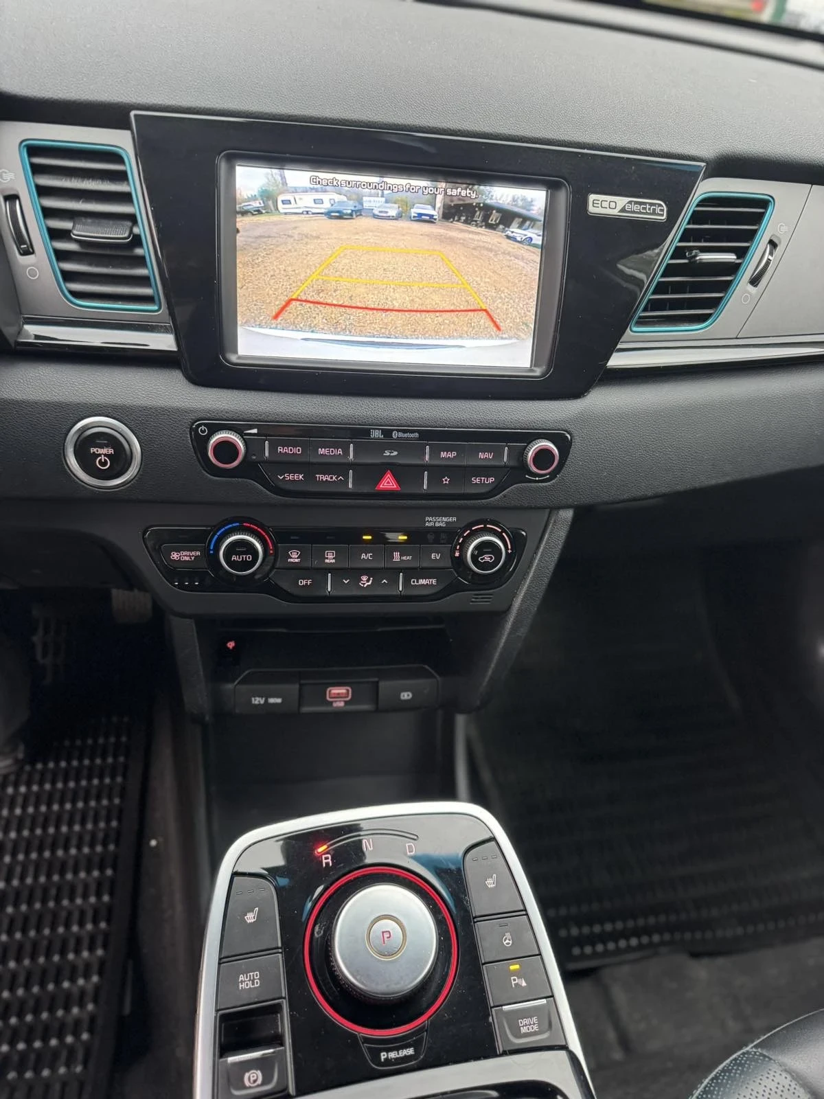 Kia Niro 64kwh, снимка 10 - Автомобили и джипове - 56659128