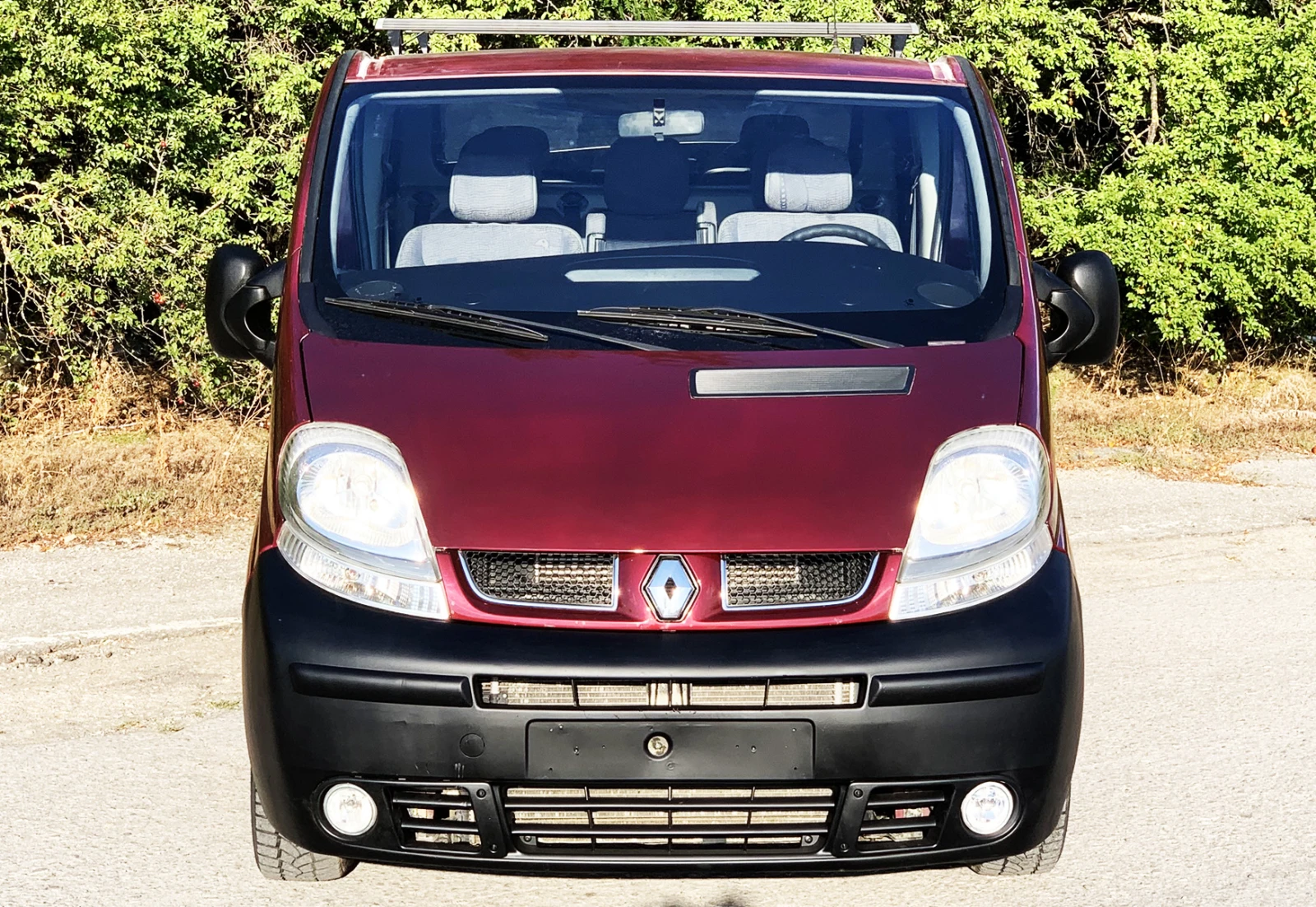 Renault Trafic 2, 5 DCI 135 к.с. 5 места 6 ск. КЛИМАТИК, снимка 2 - Бусове и автобуси - 55979268