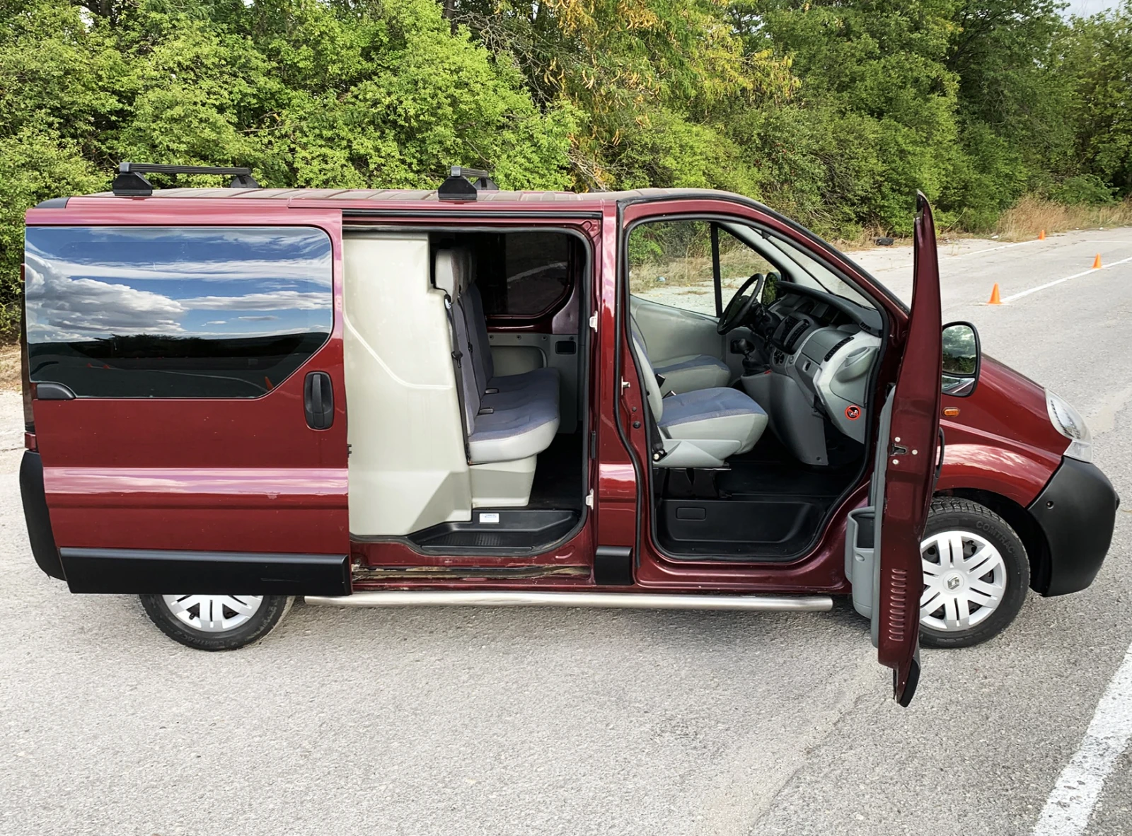 Renault Trafic 2.5 DCI 135 к.с. 5 места 6 ск. КЛИМАТИК, снимка 14 - Бусове и автобуси - 55979268