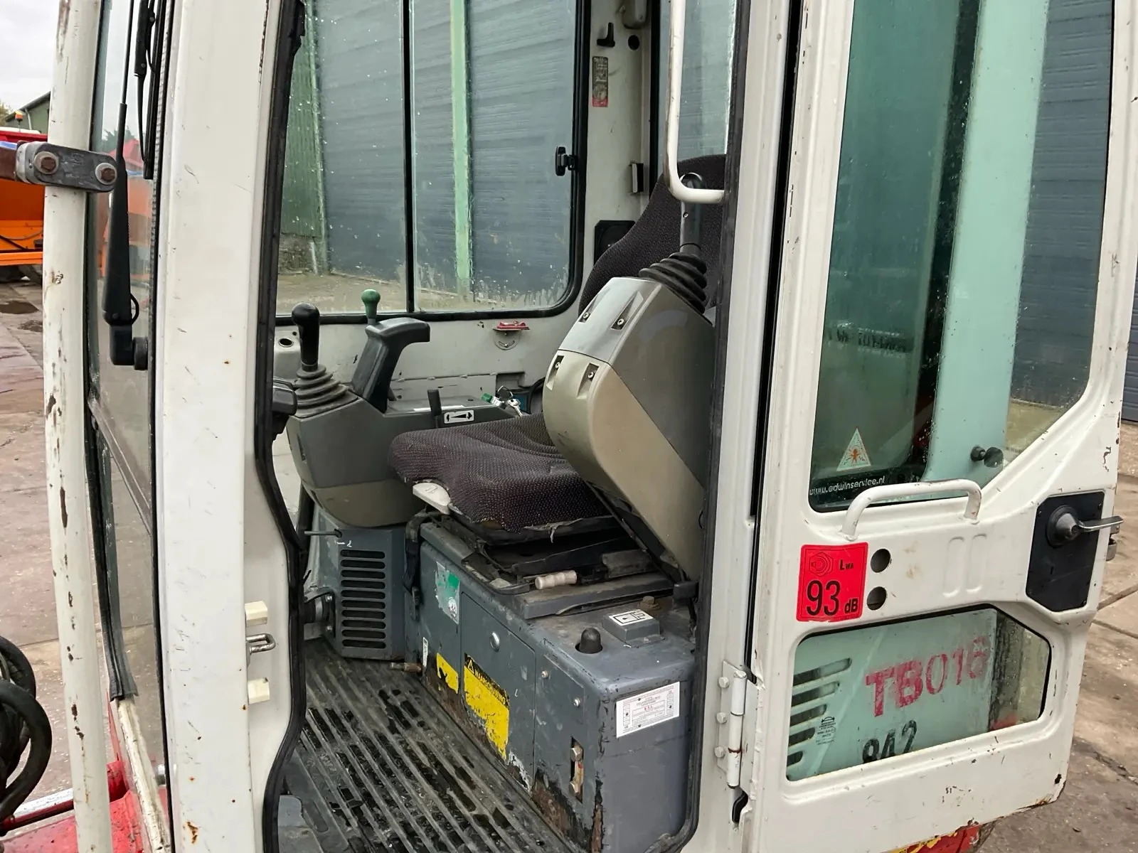 Багер Takeuchi TB016 - изображение 5