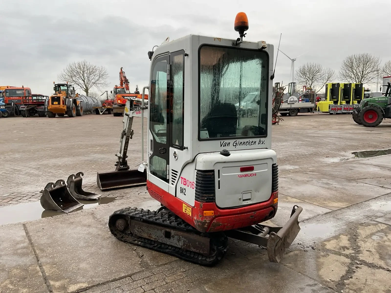 Багер Takeuchi TB016 - изображение 4