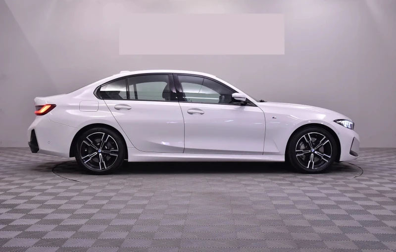 BMW 330 i M-Sport, снимка 2 - Автомобили и джипове - 47530828