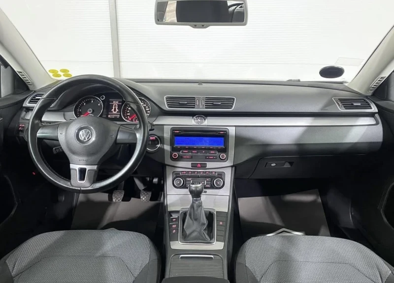 VW Passat, снимка 8 - Автомобили и джипове - 52160556