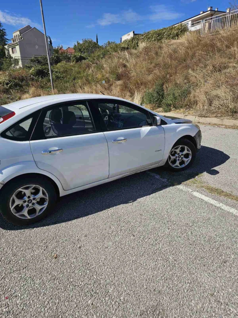 Ford Focus 1.6Д, снимка 4 - Автомобили и джипове - 52191715