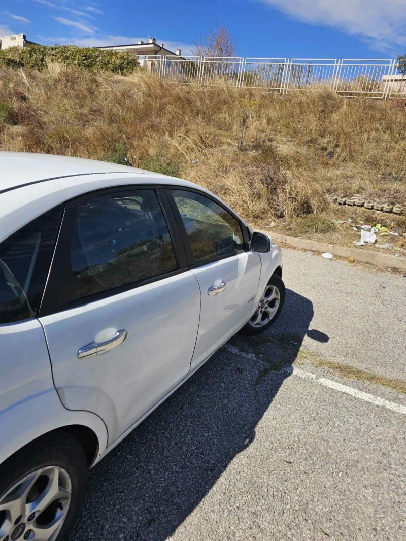 Ford Focus 1.6Д, снимка 3 - Автомобили и джипове - 52191715