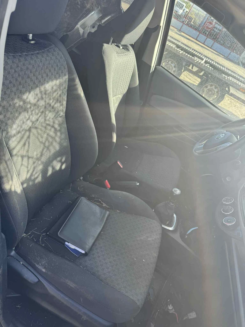 Toyota Yaris 1.3, снимка 6 - Автомобили и джипове - 52439604