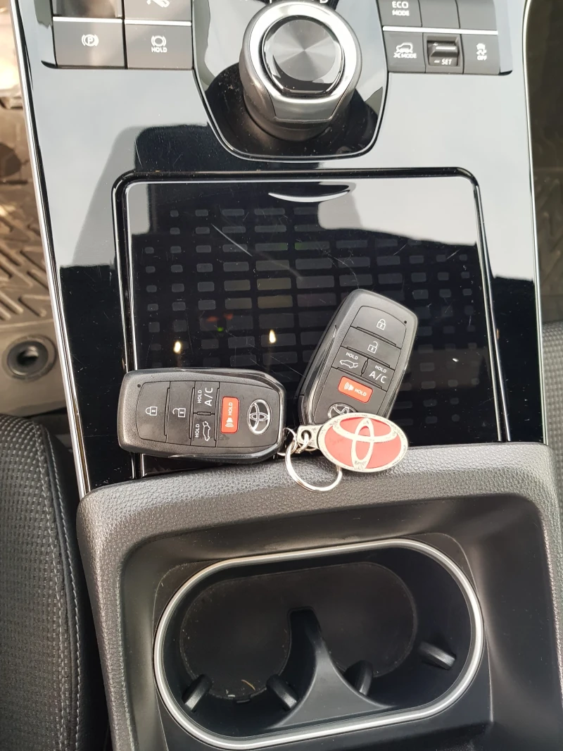 Toyota bZ4X 4х4, снимка 16 - Автомобили и джипове - 52878669