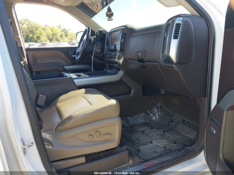 Chevrolet Silverado 5.3L V-8 DI, VVT, 355HP 4X4 Drive, снимка 10 - Автомобили и джипове - 53213430