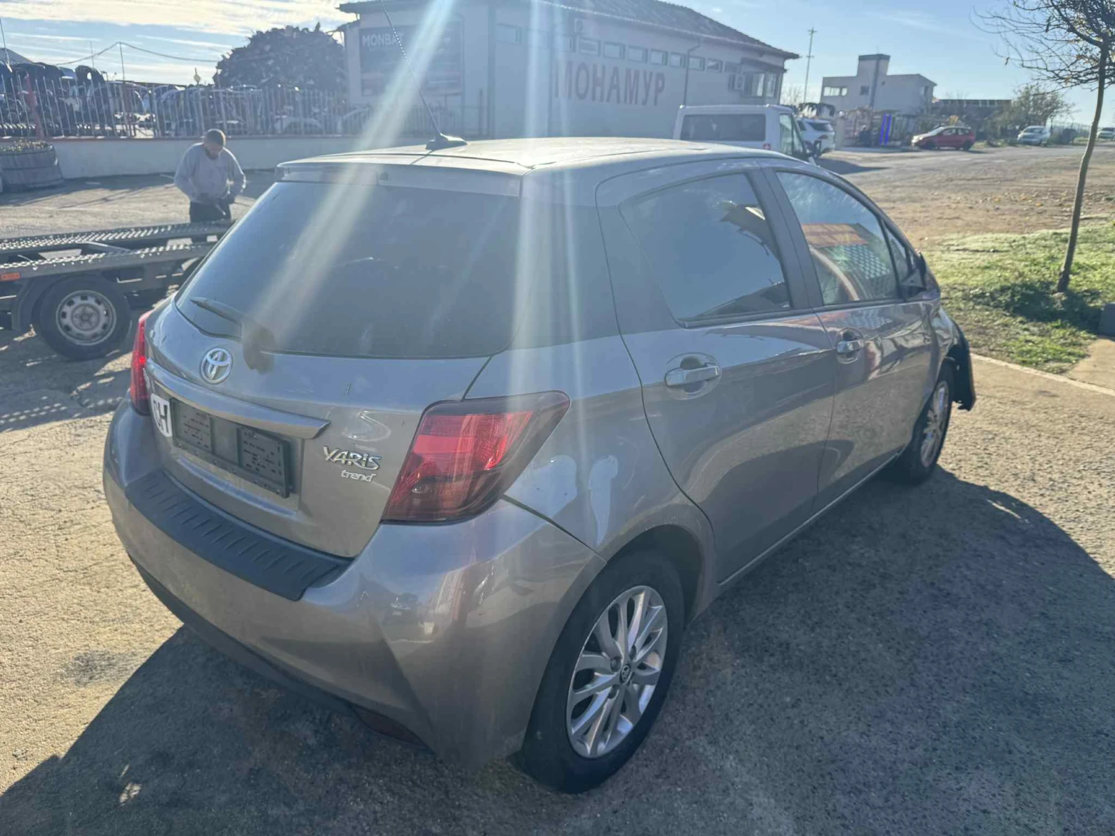 Toyota Yaris 1.3 - изображение 2