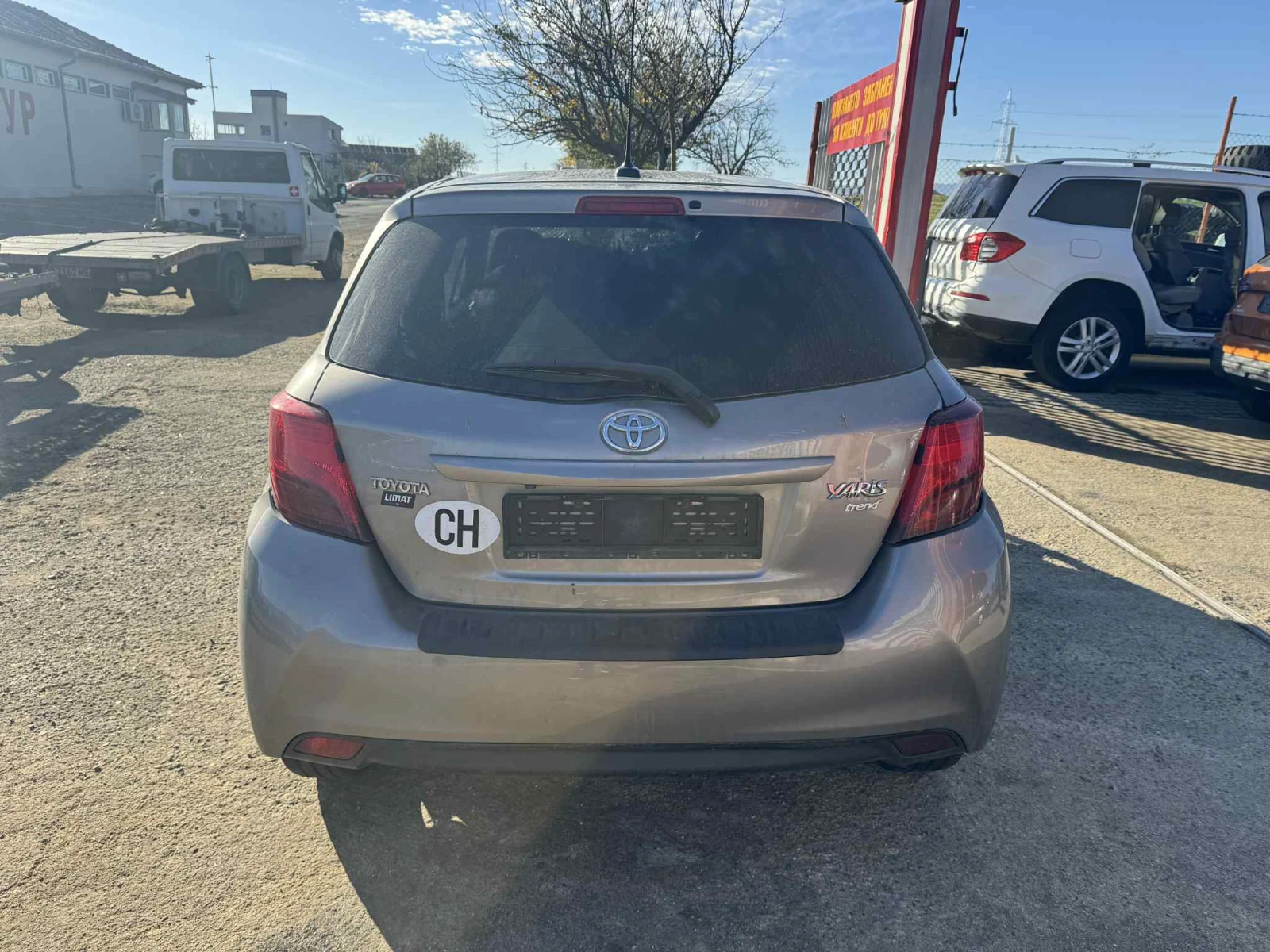 Toyota Yaris 1.3 - изображение 3