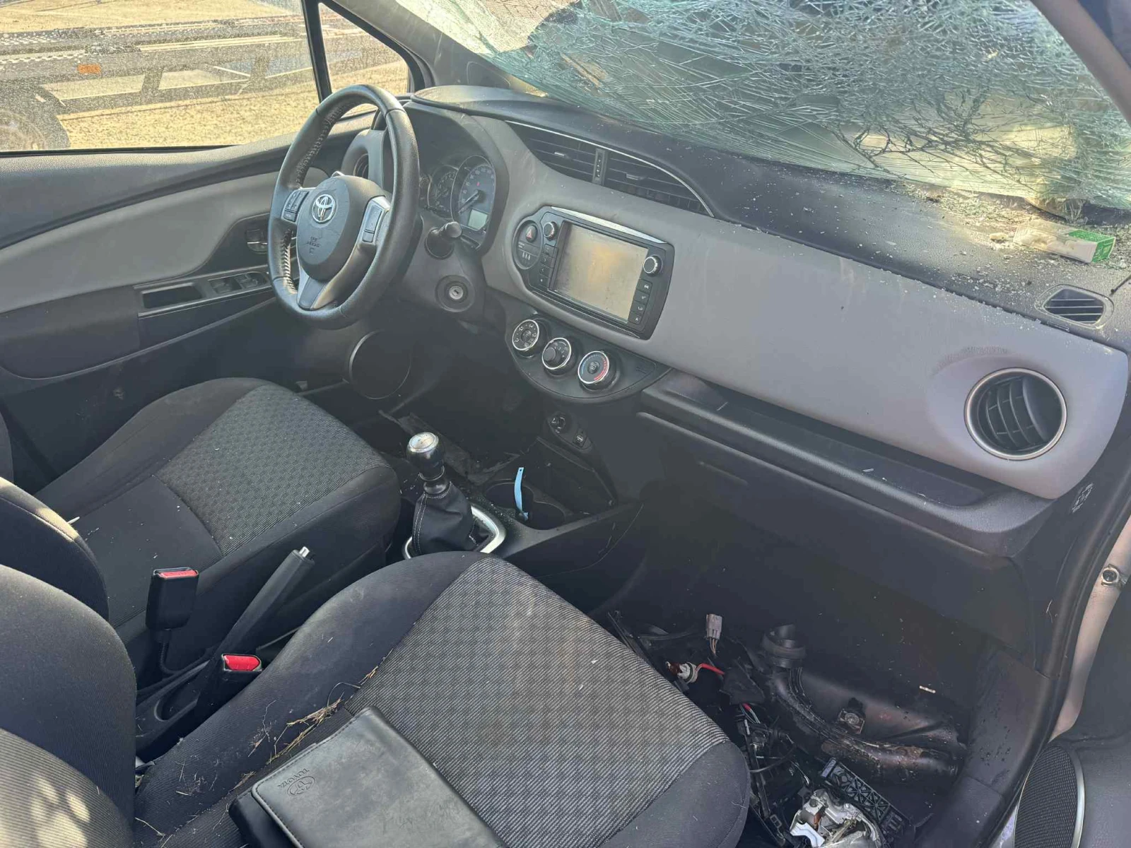 Toyota Yaris 1.3 - изображение 7