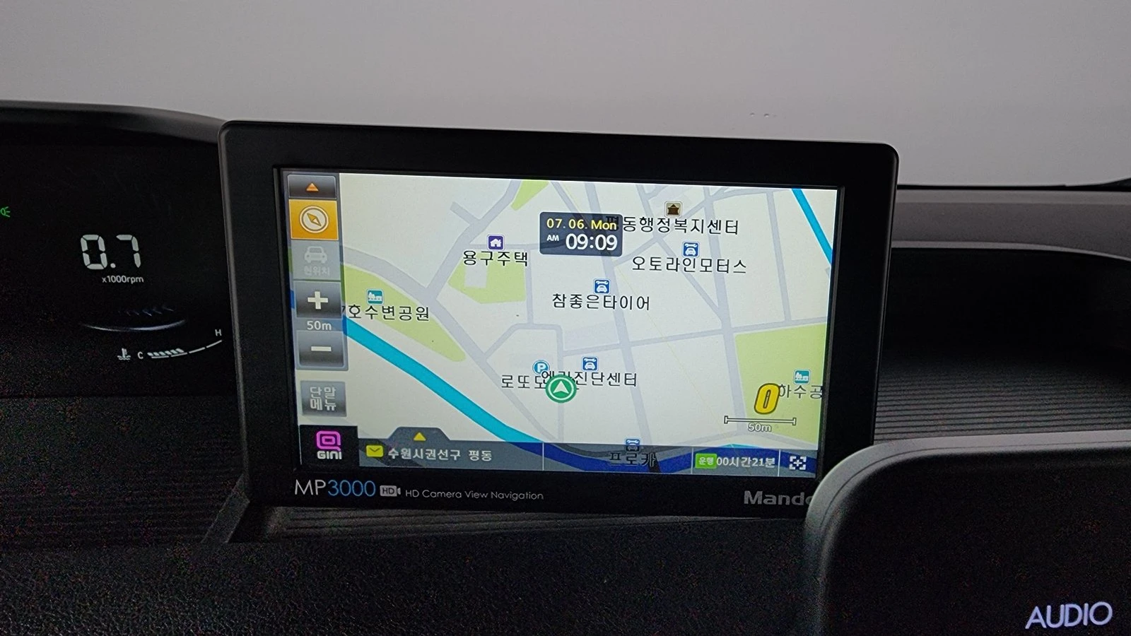 Hyundai Staria Modern* BLIND SPOT* ПОДГРЕВ ВОЛАН* КРАЙНА ЦЕНА, снимка 13 - Автомобили и джипове - 55367073