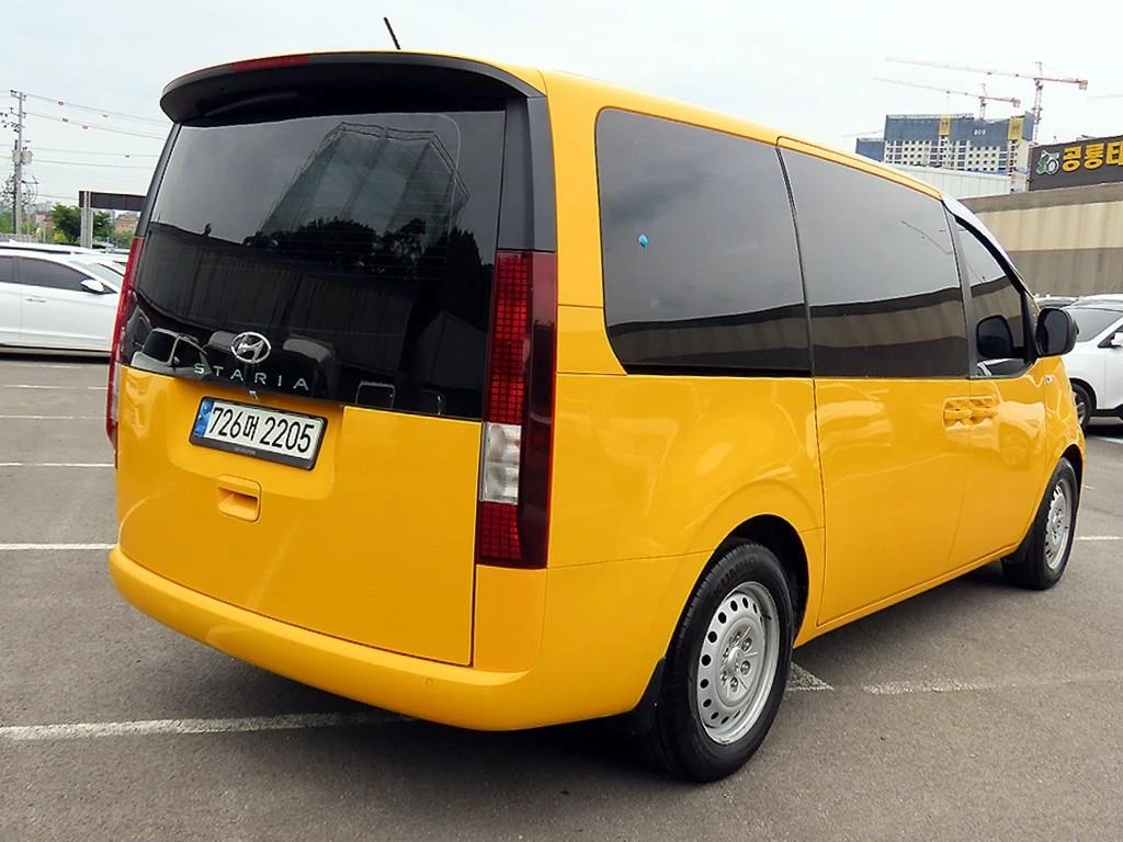 Hyundai Staria Smart* BLIND SPOT* КРАЙНА ЦЕНА, снимка 3 - Автомобили и джипове - 55367073