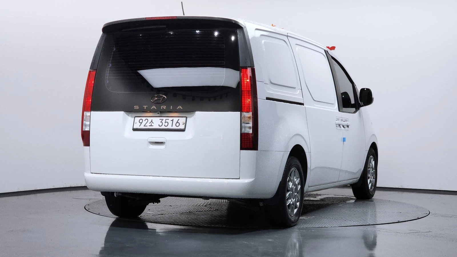 Hyundai Staria Modern* BLIND SPOT* ПОДГРЕВ ВОЛАН* КРАЙНА ЦЕНА, снимка 2 - Автомобили и джипове - 55367073