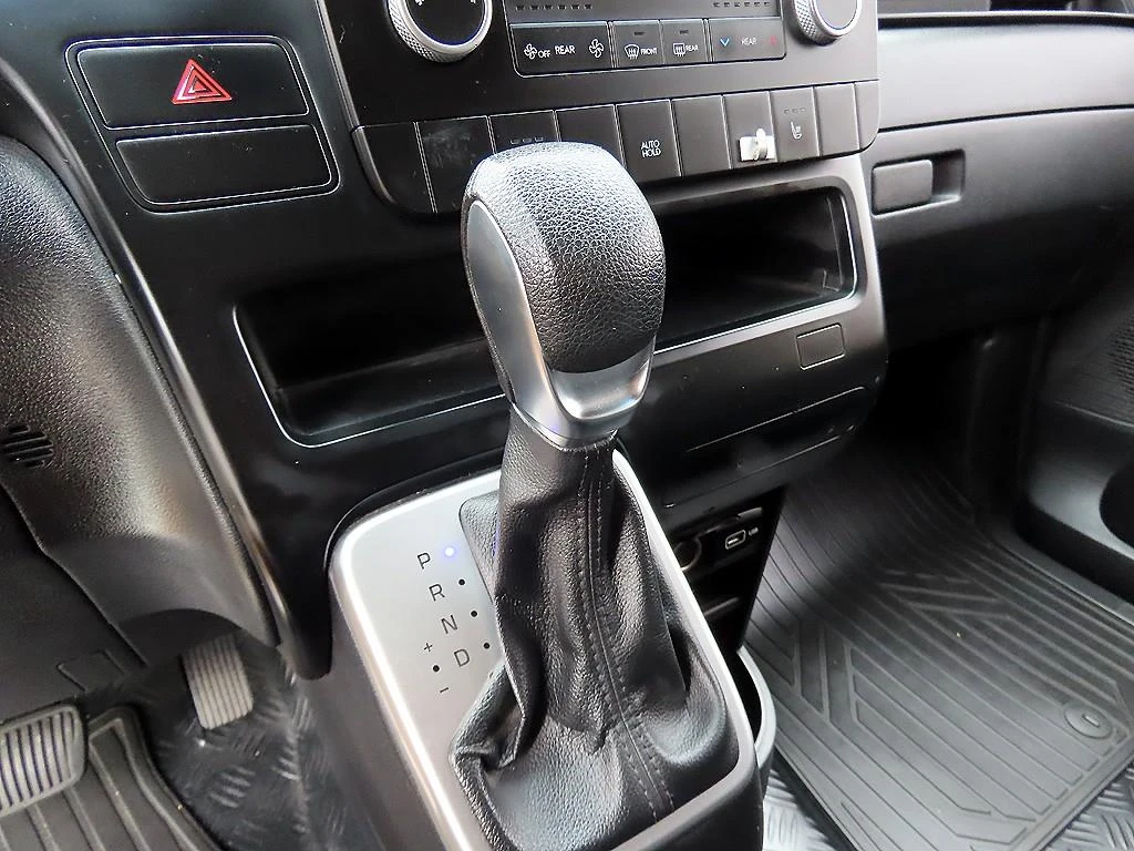 Hyundai Staria Smart* BLIND SPOT* КРАЙНА ЦЕНА, снимка 12 - Автомобили и джипове - 55367073