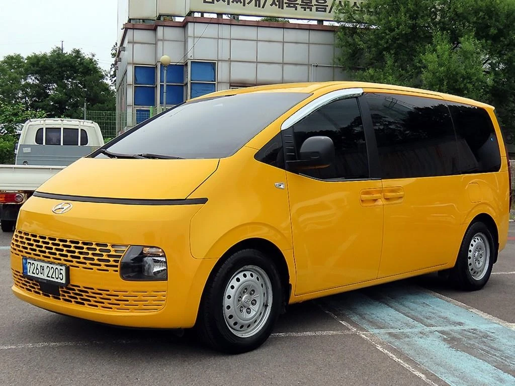 Hyundai Staria Smart* BLIND SPOT* КРАЙНА ЦЕНА, снимка 2 - Автомобили и джипове - 55367073