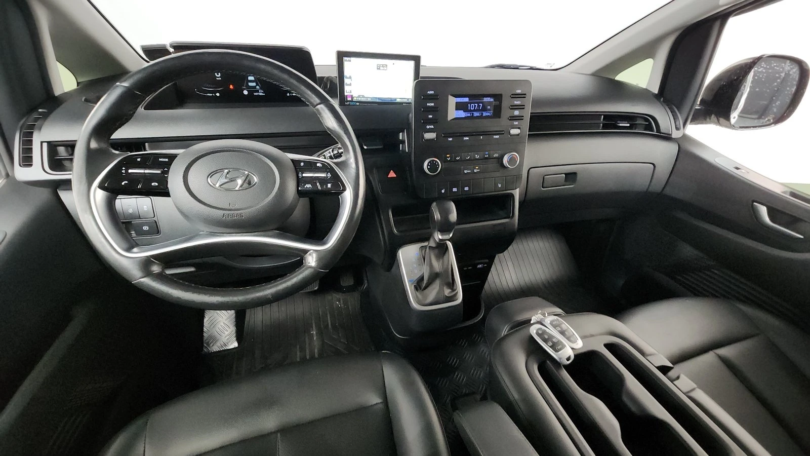 Hyundai Staria Modern* BLIND SPOT* ПОДГРЕВ ВОЛАН* КРАЙНА ЦЕНА, снимка 7 - Автомобили и джипове - 55367073