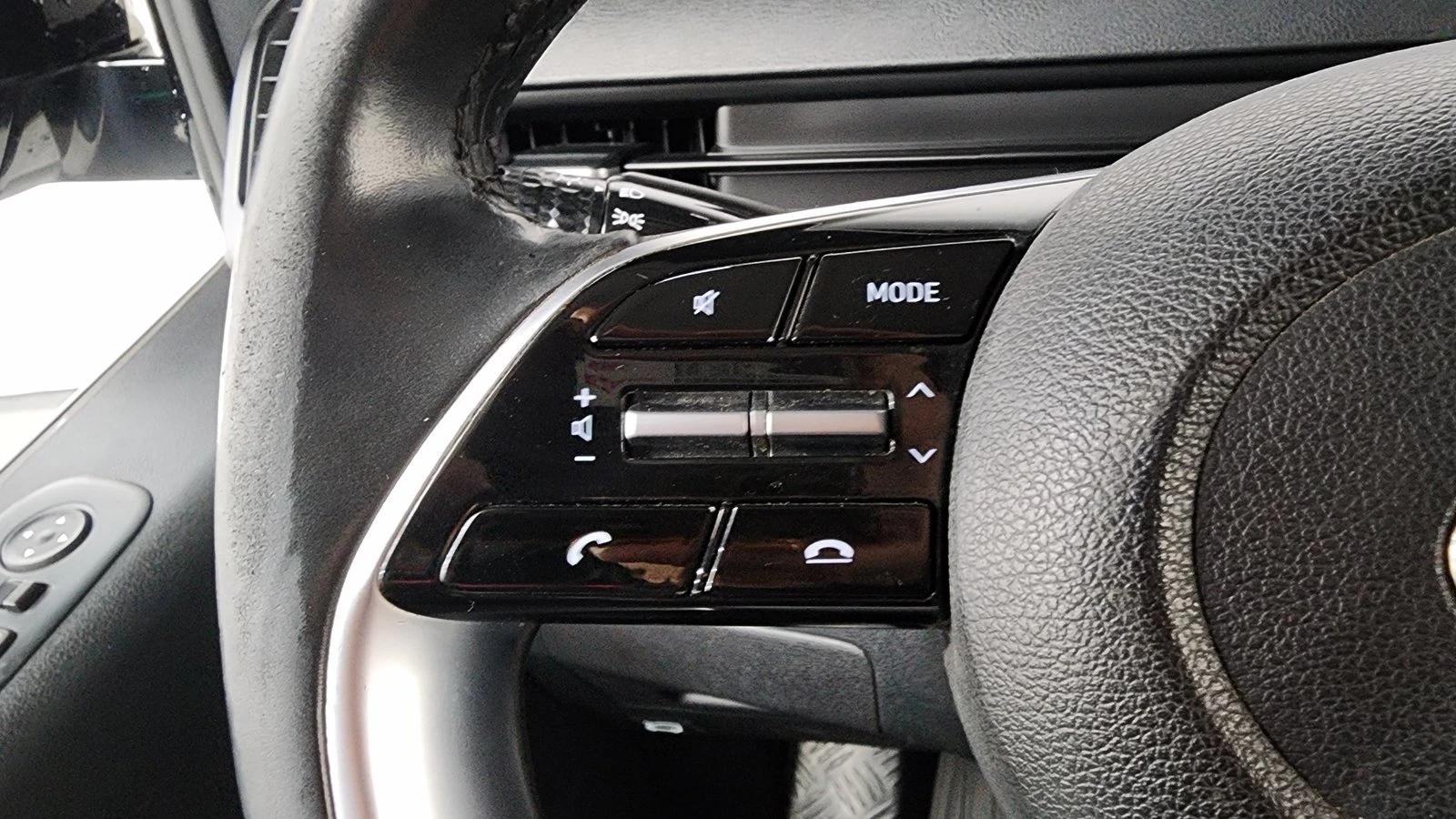 Hyundai Staria Modern* BLIND SPOT* ПОДГРЕВ ВОЛАН* КРАЙНА ЦЕНА, снимка 16 - Автомобили и джипове - 55367073