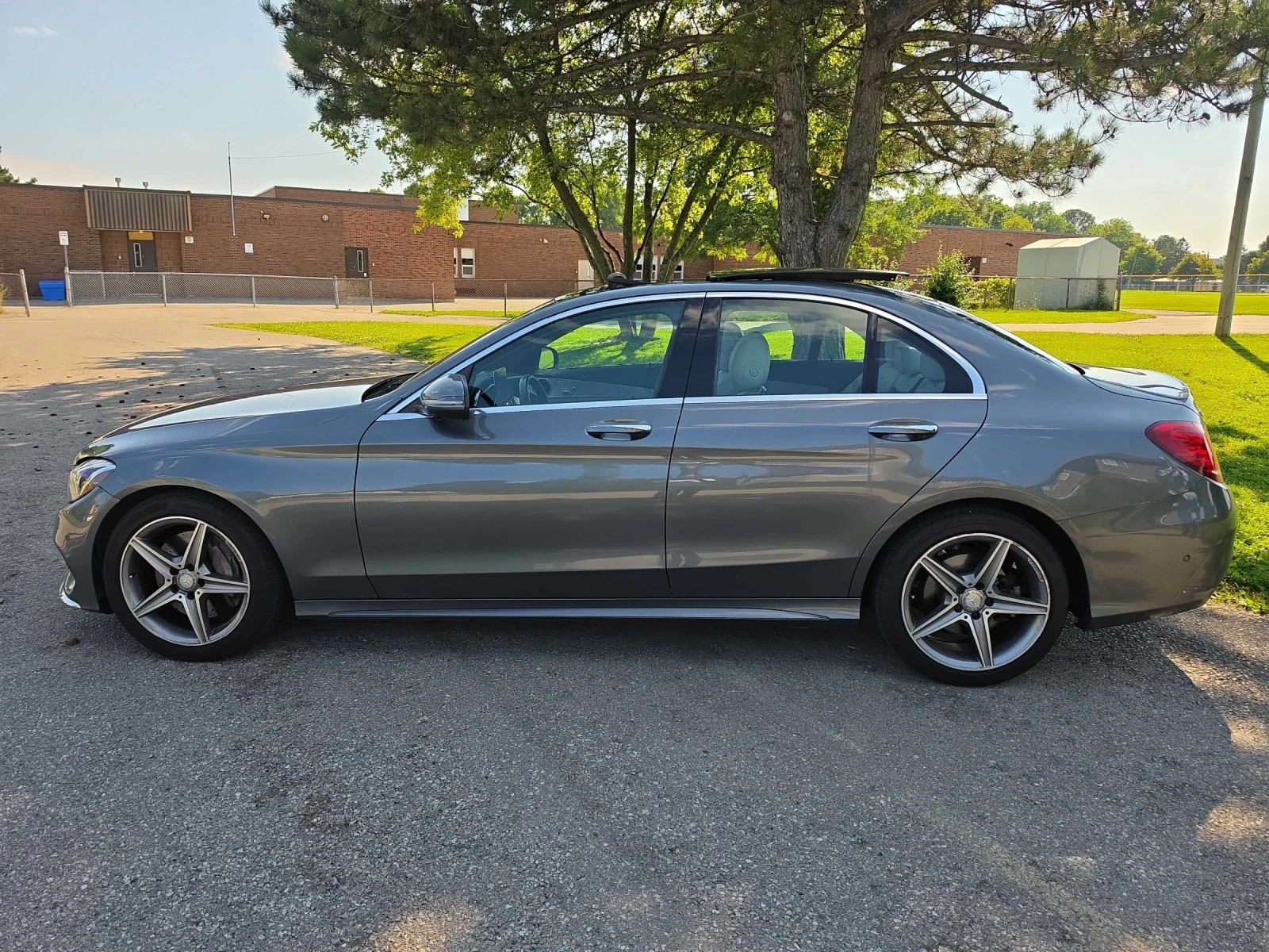 Mercedes-Benz C 300 AMG 4Matic, снимка 2 - Автомобили и джипове - 55680402