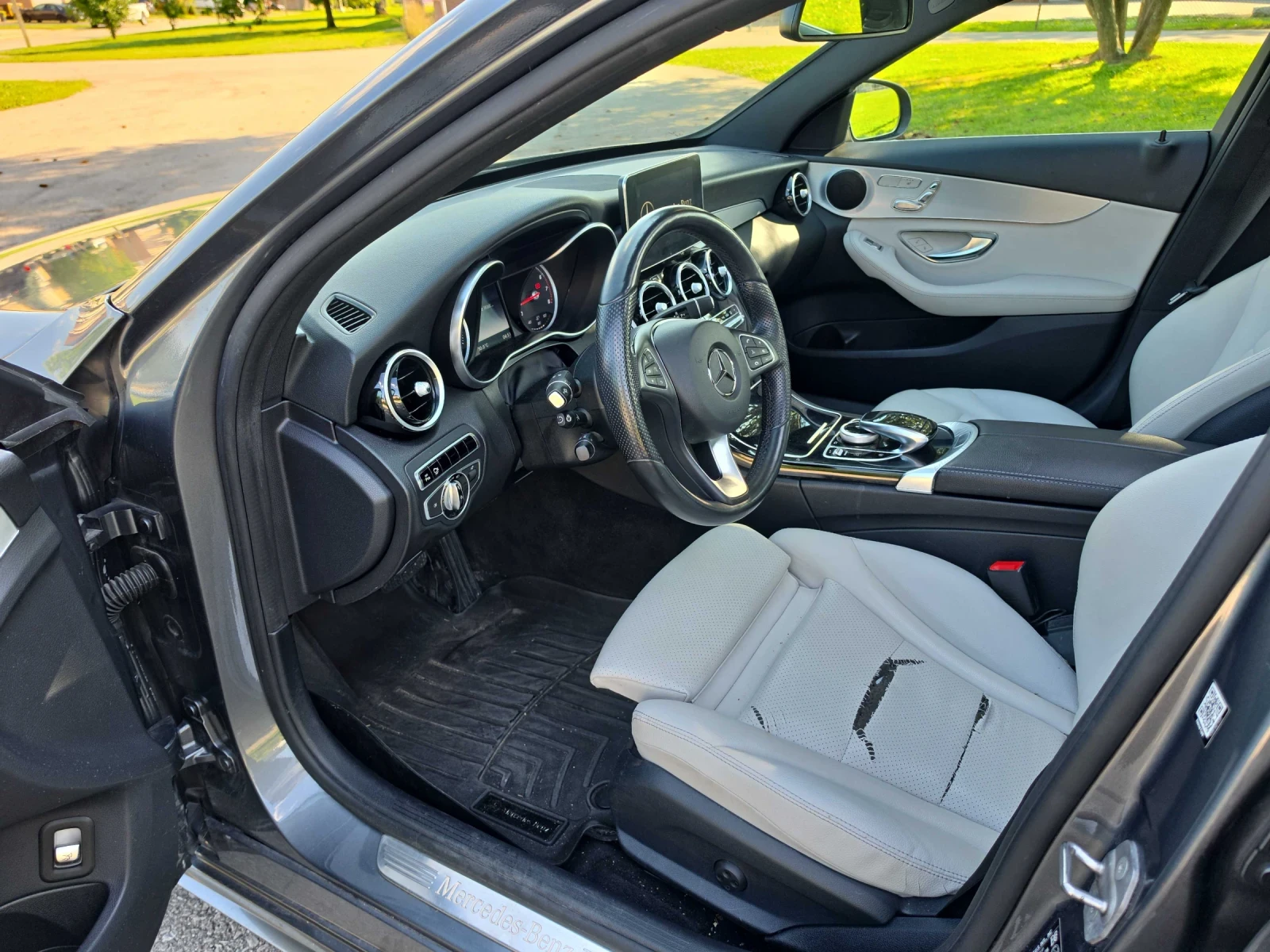 Mercedes-Benz C 300 AMG 4Matic, снимка 10 - Автомобили и джипове - 55680402