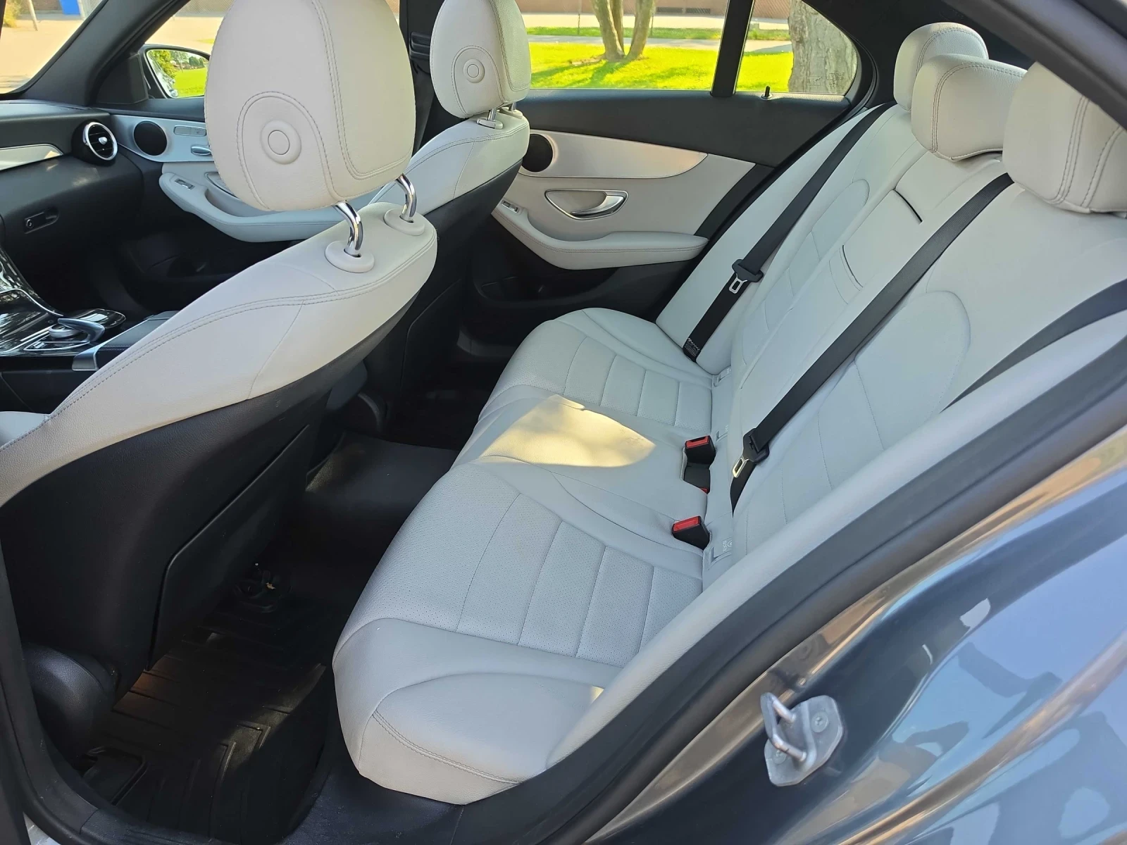 Mercedes-Benz C 300 AMG 4Matic, снимка 13 - Автомобили и джипове - 55680402