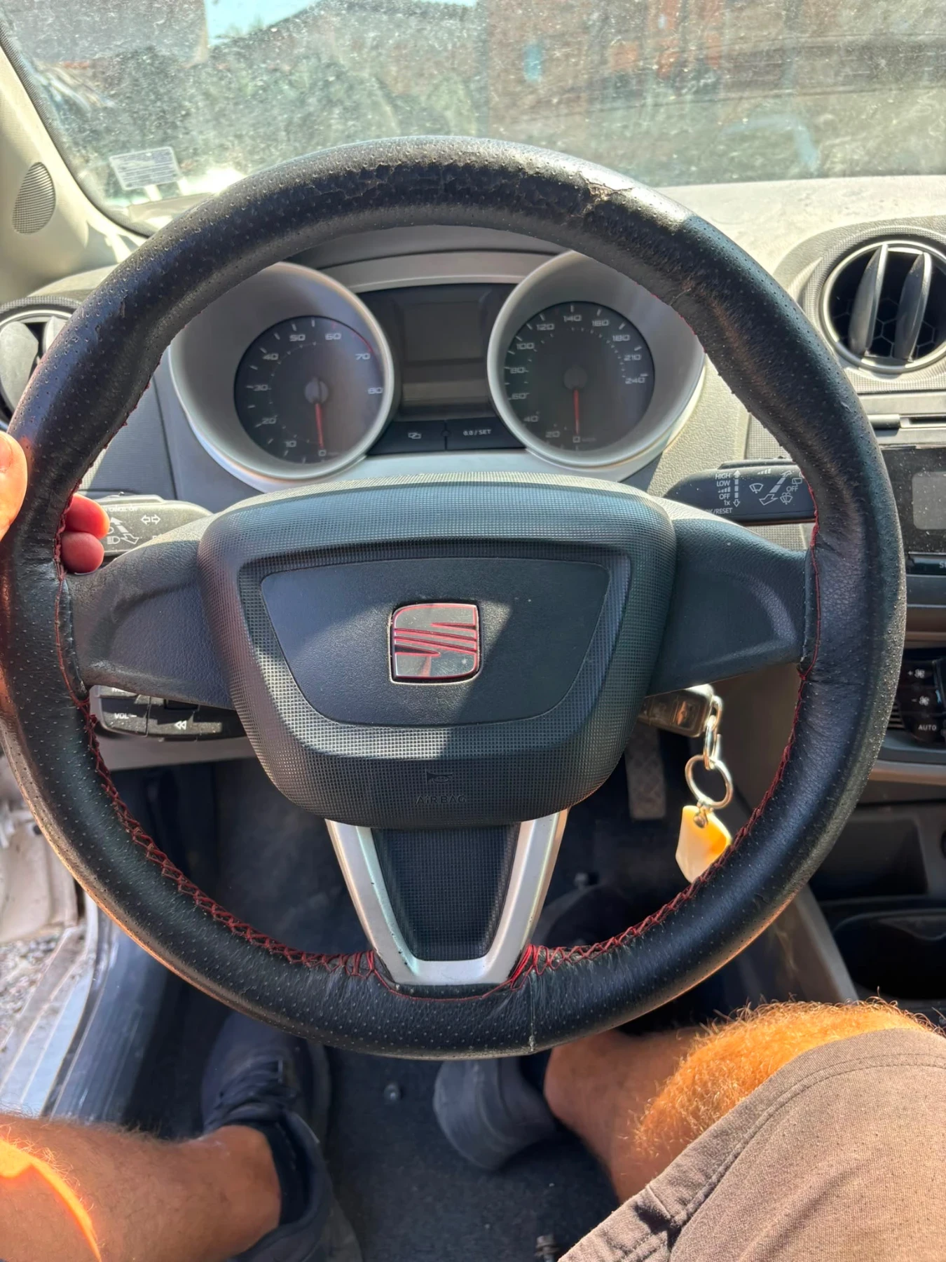 Seat Ibiza 1.2 12V, снимка 12 - Автомобили и джипове - 55777931