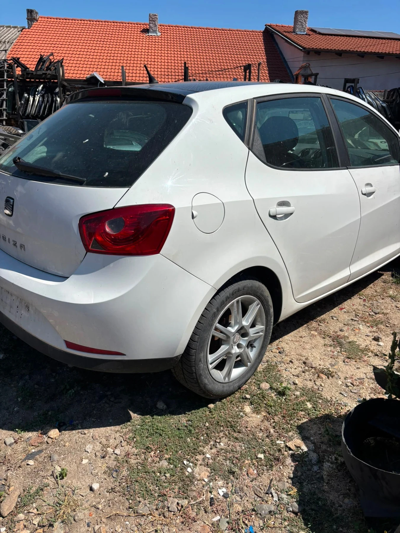 Seat Ibiza 1.2 12V, снимка 5 - Автомобили и джипове - 55777931