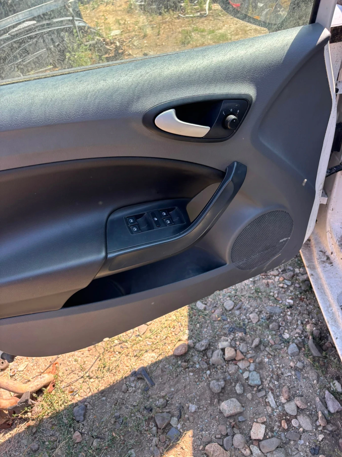 Seat Ibiza 1.2 12V, снимка 10 - Автомобили и джипове - 55777931