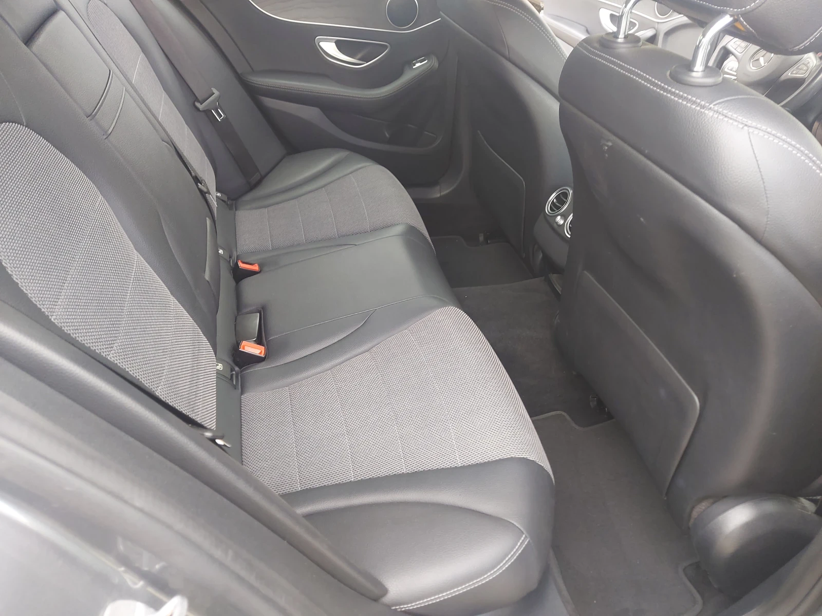 Mercedes-Benz C 250 C 250 4Matic, снимка 12 - Автомобили и джипове - 55865917