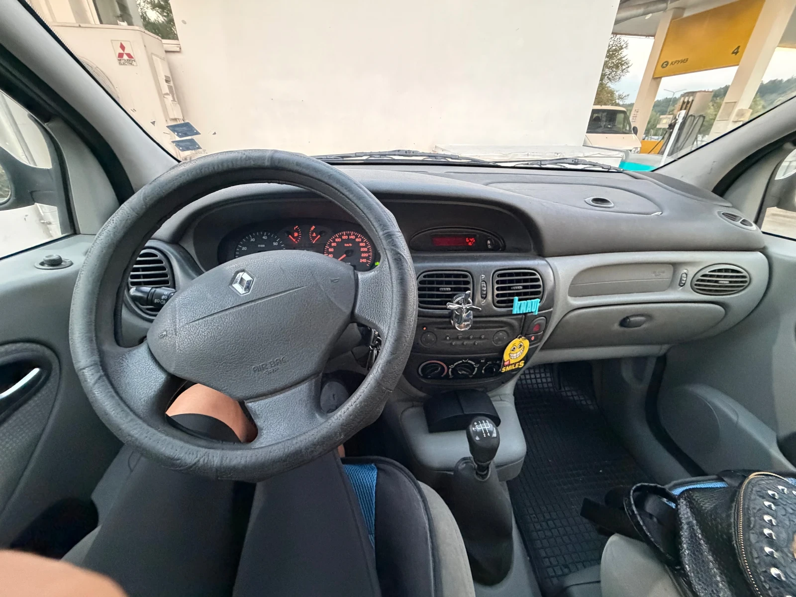 Renault Scenic 1.6 бензин, снимка 7 - Автомобили и джипове - 56303192