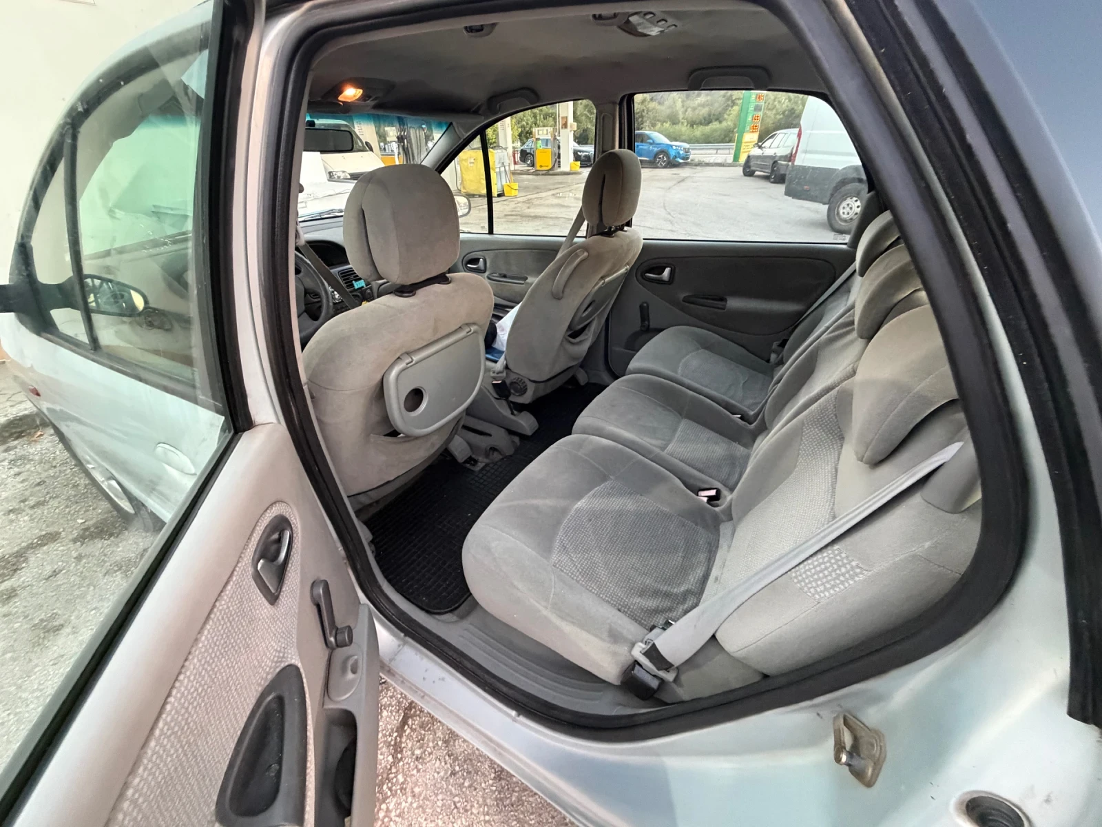 Renault Scenic 1.6 бензин, снимка 5 - Автомобили и джипове - 56303192