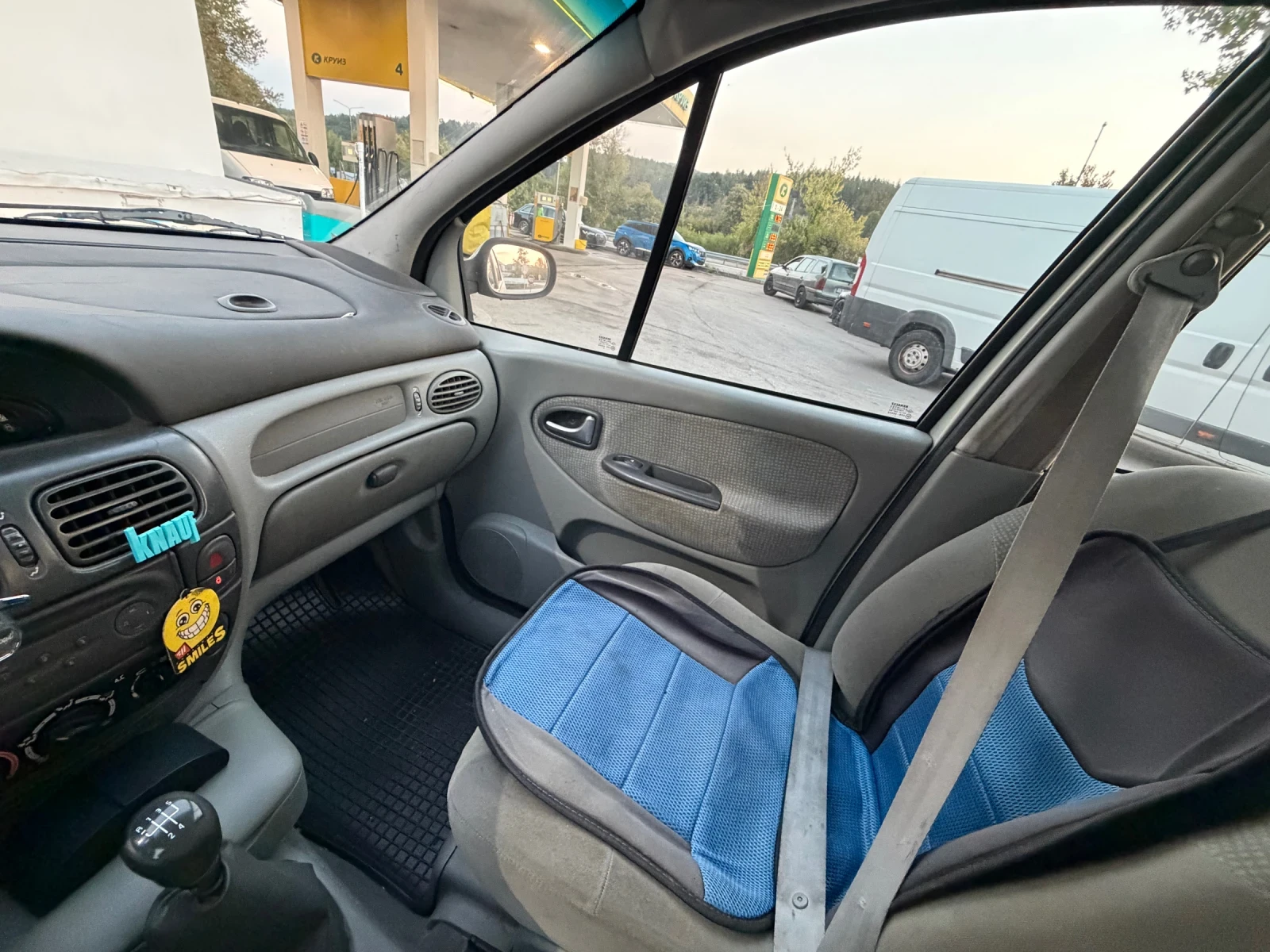 Renault Scenic 1.6 бензин, снимка 6 - Автомобили и джипове - 56303192