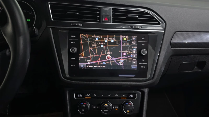 VW Tiguan 2.0TDI PRESTIGE, снимка 12 - Автомобили и джипове - 52534802