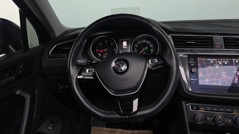 VW Tiguan 2.0TDI PRESTIGE, снимка 11 - Автомобили и джипове - 52534802