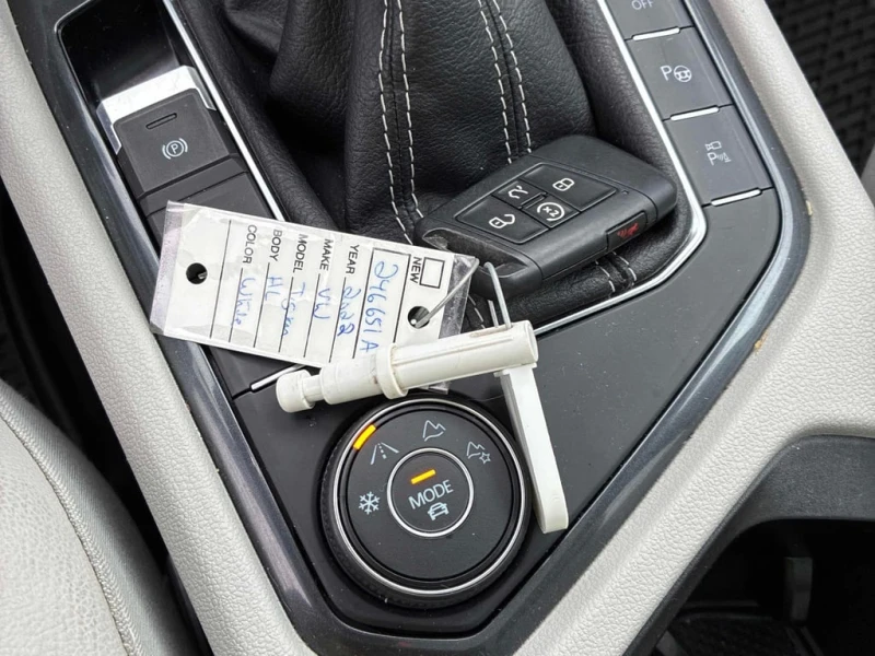 VW Tiguan Highline R Line * PANO* NAVI* HEATED SEATS, снимка 12 - Автомобили и джипове - 53435084