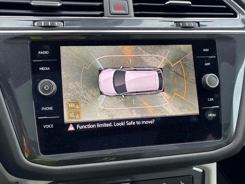 VW Tiguan Highline R Line * PANO* NAVI* HEATED SEATS, снимка 11 - Автомобили и джипове - 53435084