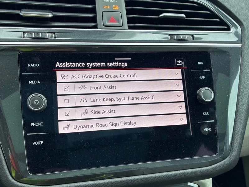 VW Tiguan Highline R Line * PANO* NAVI* HEATED SEATS, снимка 10 - Автомобили и джипове - 53435084