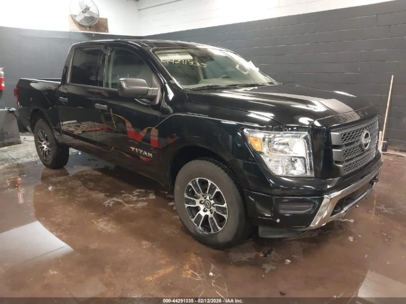 Nissan Titan crew cab 5.6l Titan Sv 4X4