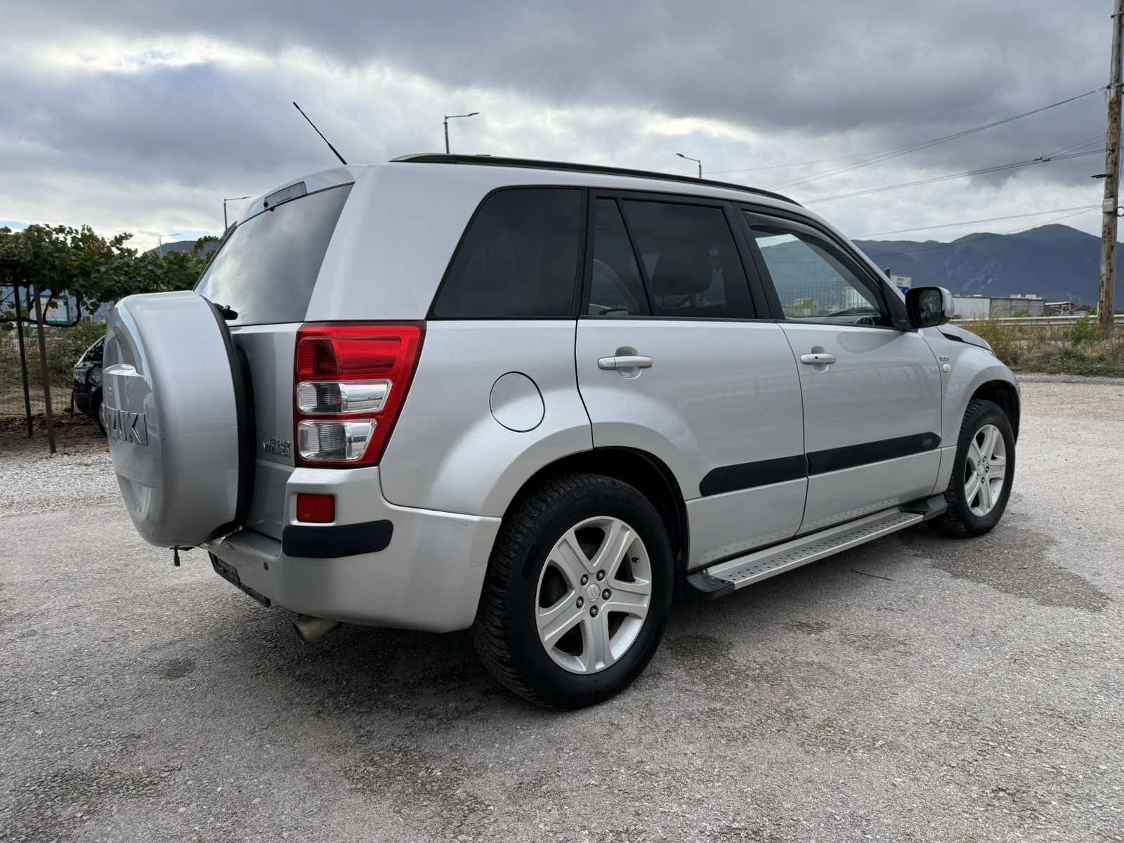 Suzuki Grand vitara 1.9DDiS КОЖА DVD-TV 4x4 - изображение 5