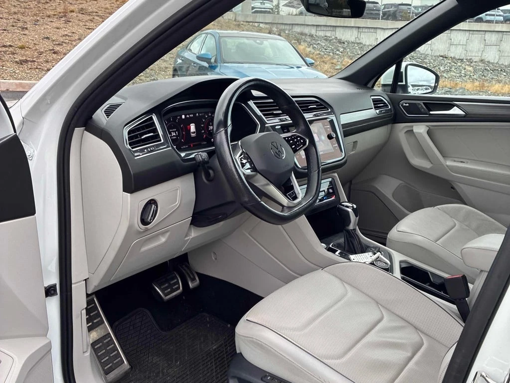 VW Tiguan Highline R Line * PANO* NAVI* HEATED SEATS - изображение 5
