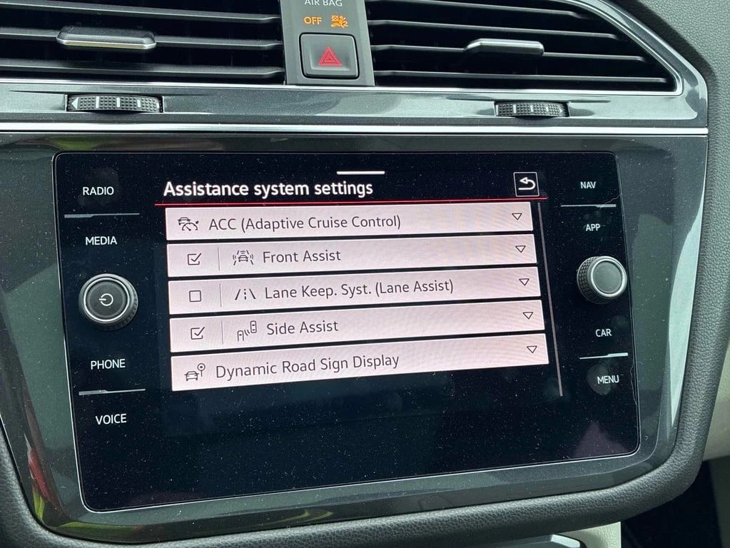 VW Tiguan Highline R Line * PANO* NAVI* HEATED SEATS - изображение 10