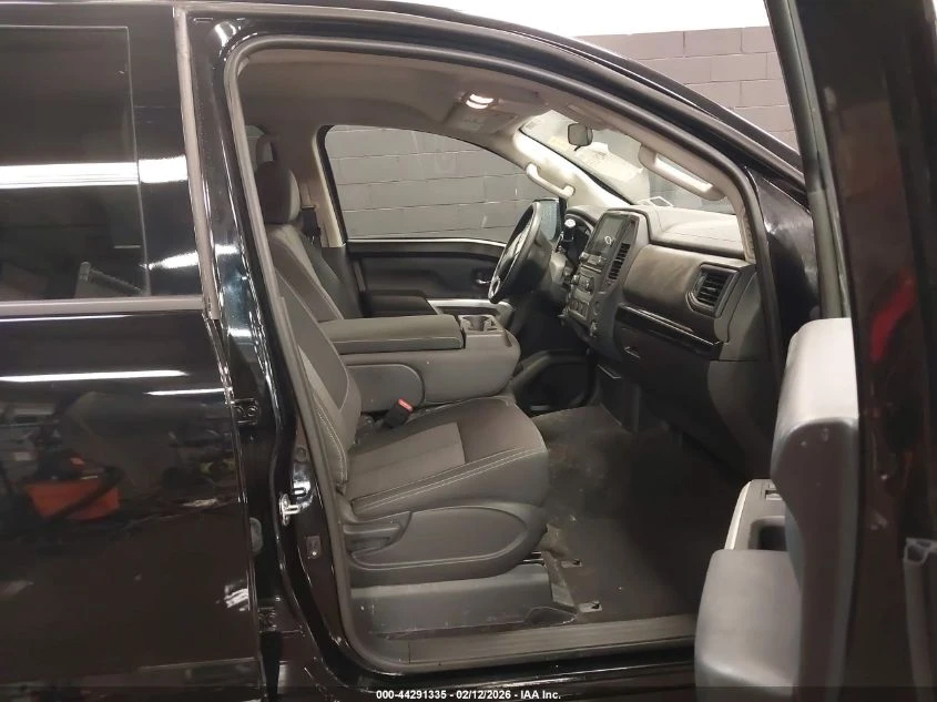 Nissan Titan crew cab 5.6l Titan Sv 4X4 - изображение 5