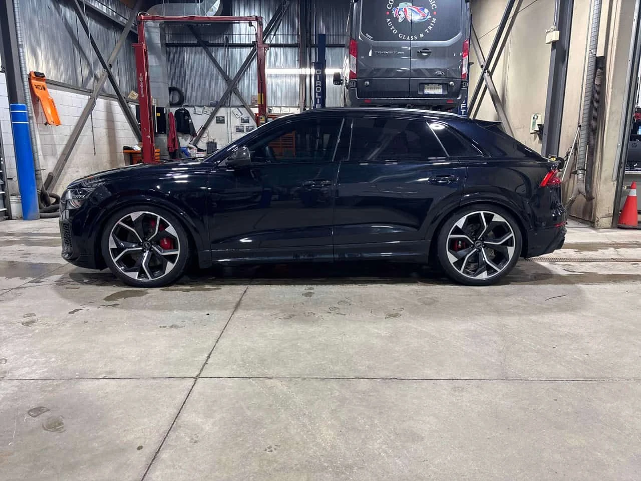 Audi RSQ8 * 4.0 TFSI quattro * CARFAX * B&O* ПАНО* ОБДУХВАНЕ - изображение 2