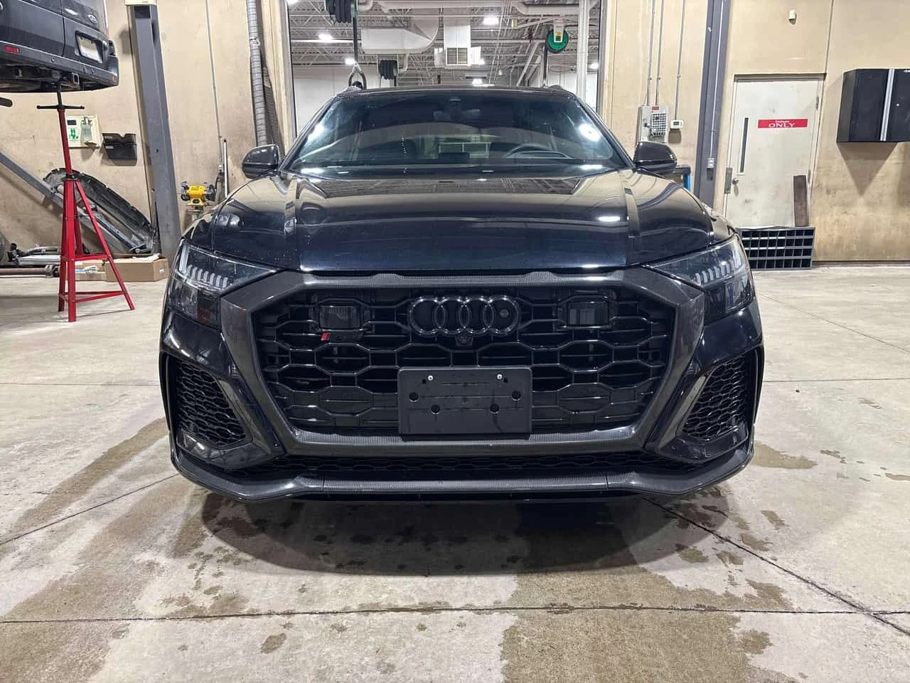 Audi RSQ8 * 4.0 TFSI quattro * CARFAX * B&O* ПАНО* ОБДУХВАНЕ - изображение 6