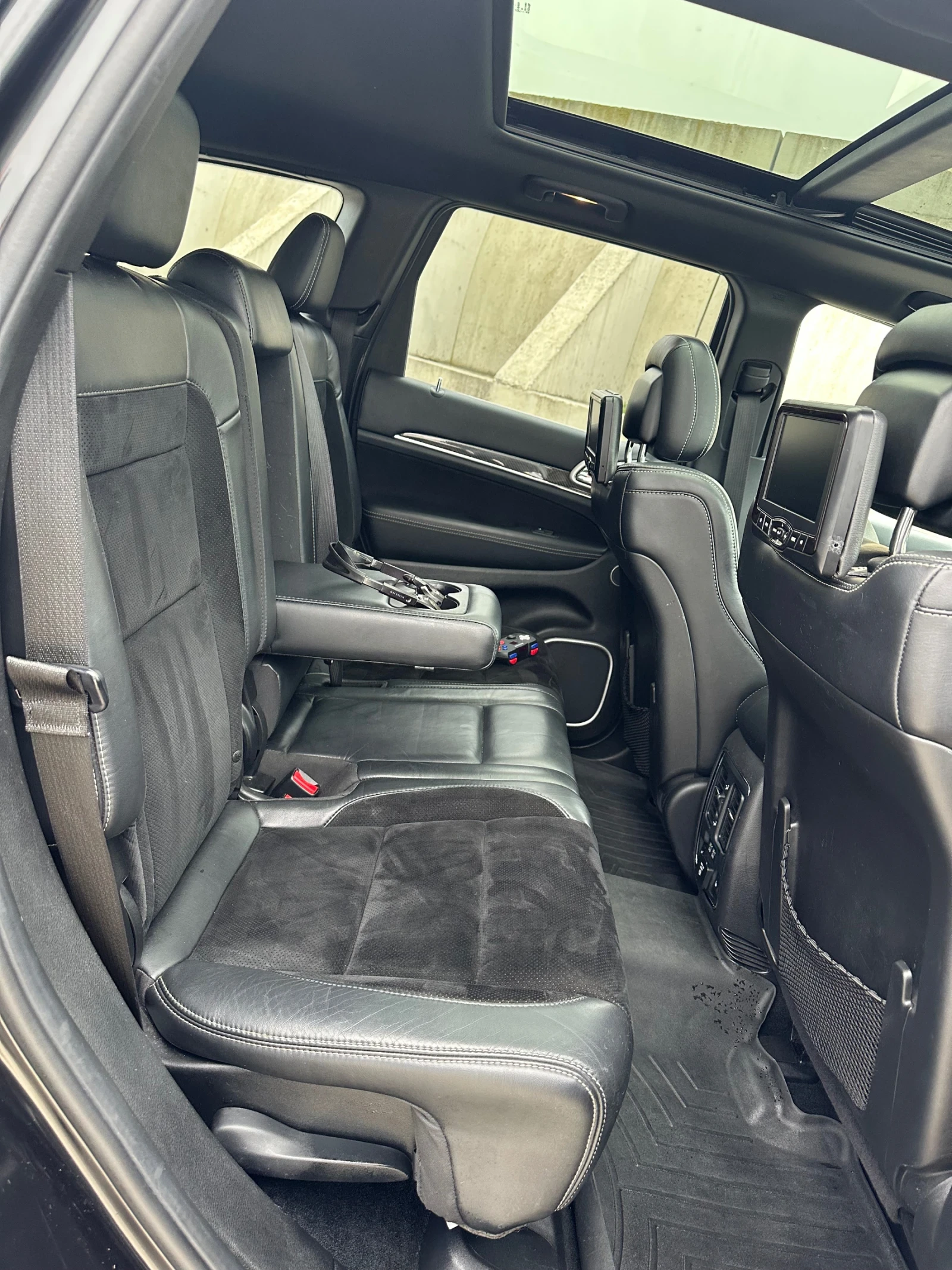 Jeep Grand cherokee SRT, снимка 11 - Автомобили и джипове - 54032825