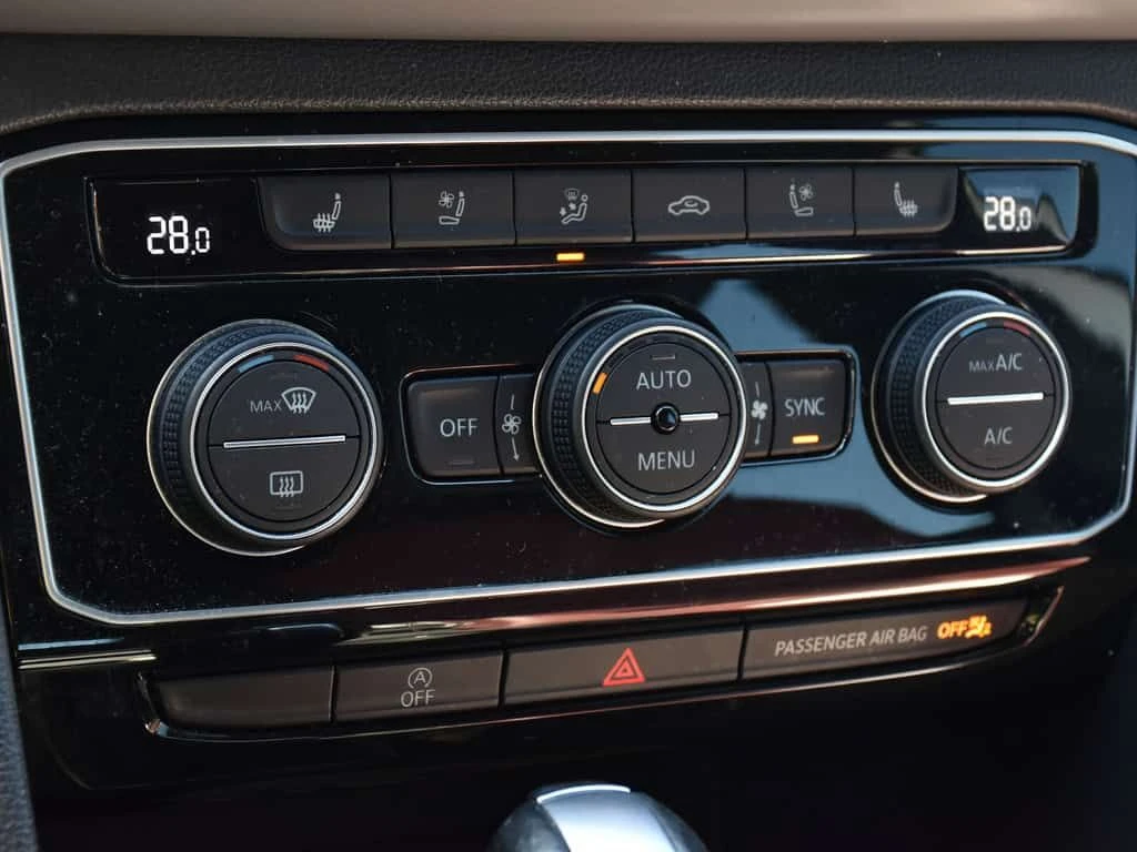 VW Atlas * 4Motion SEL Premium R Line * CARFAX * ЦЕНА ДО БГ, снимка 10 - Автомобили и джипове - 54083063