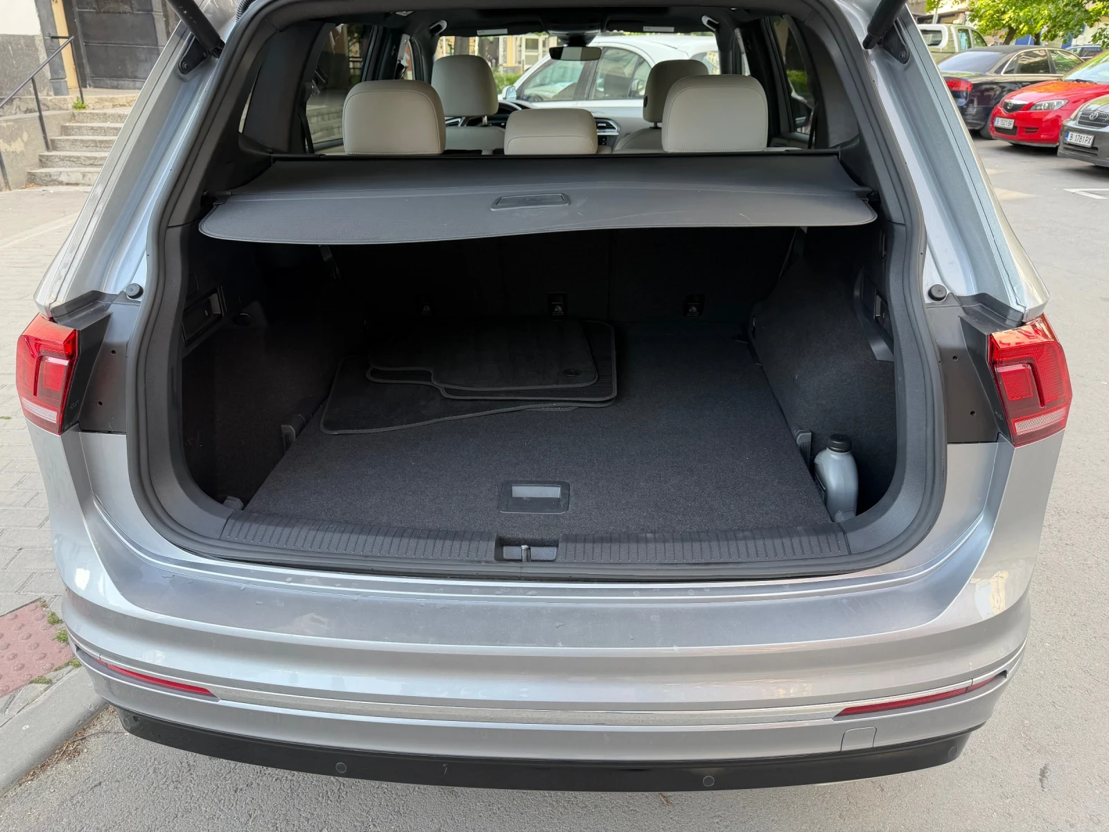 VW Tiguan PREMIUM R-LINE, снимка 8 - Автомобили и джипове - 54620060