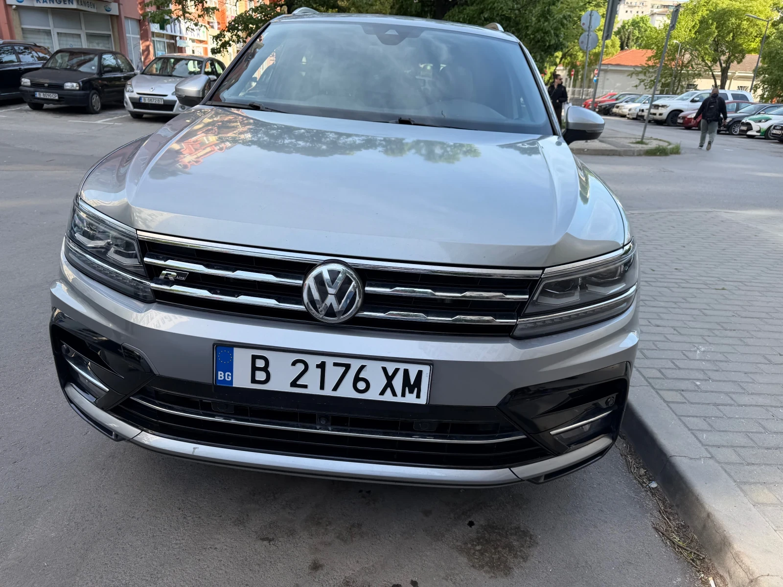 VW Tiguan PREMIUM R-LINE, снимка 2 - Автомобили и джипове - 54620060